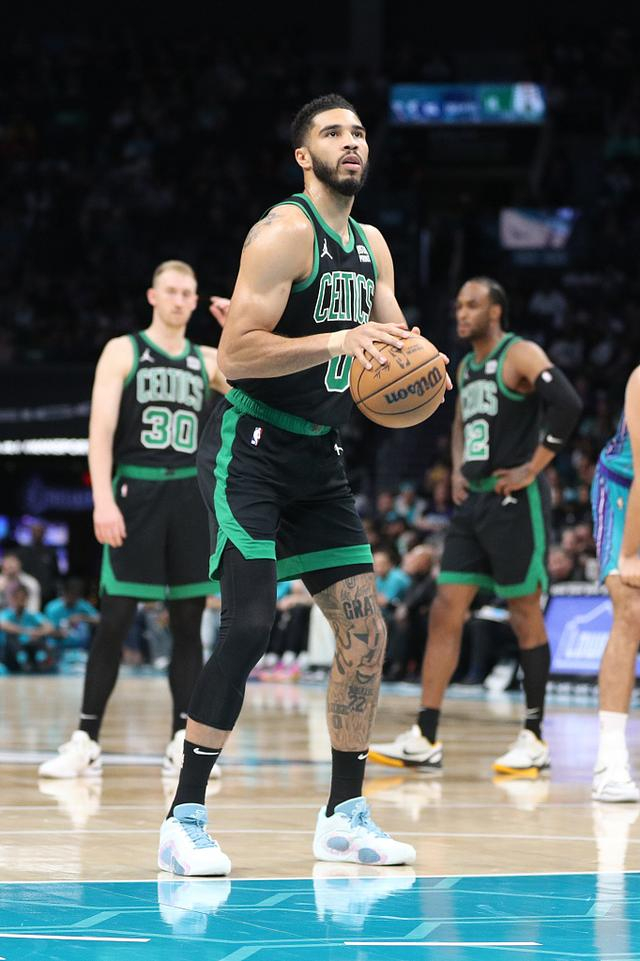 包含塔图姆在拜仁比赛中精彩发挥，战术调整引发热议！的词条