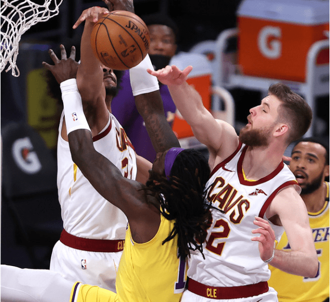 开云体育-凯恩在湖人比赛中大胜，回归赛场引发热议！的简单介绍